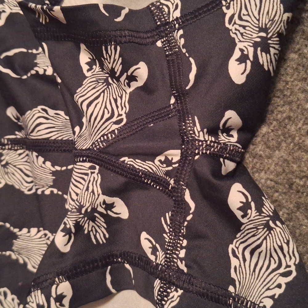 Victoria secret spandex shorts - Picture 3 of 8